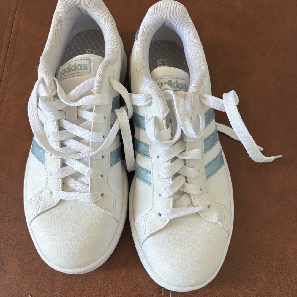 NWT Adidas Grand Court White Metallic Ash Silver Stripes Sneakers Women’s Size 7 - Picture 2 of 5